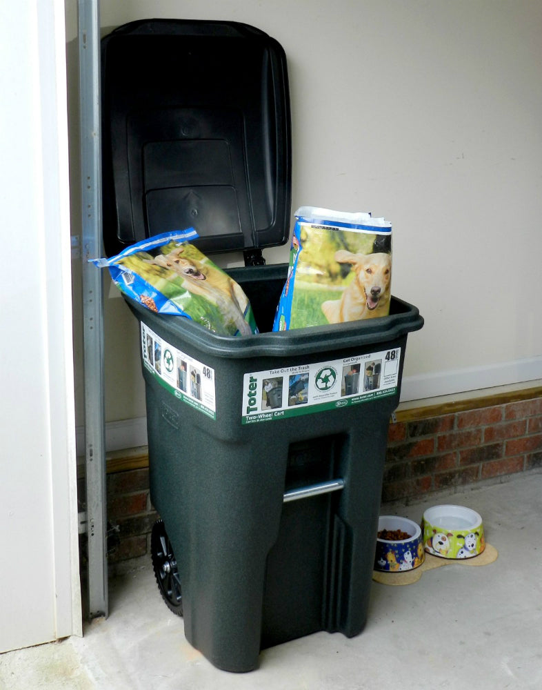 Toter® 25532-07GRS 2-Wheeled Trash Can w/ Attached Lid, Greenstone, 32-Gallon