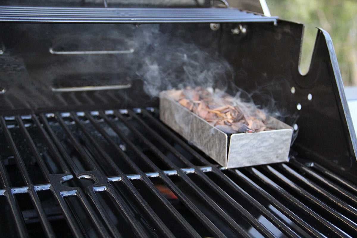 Western® 18075 Hickory BBQ Smoking Chips, 180 Cu.in.